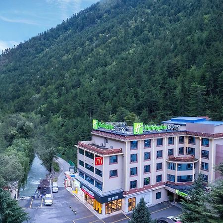 Holiday Inn Express Jiuzhaigou,Only 600 Meters To Jiuzhaigou Park By Ihg Екстер'єр фото