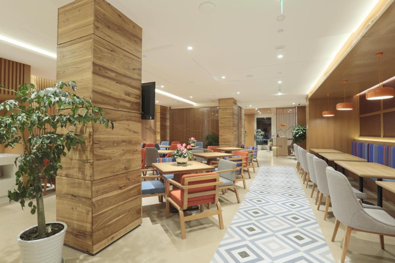 Holiday Inn Express Jiuzhaigou,Only 600 Meters To Jiuzhaigou Park By Ihg Екстер'єр фото